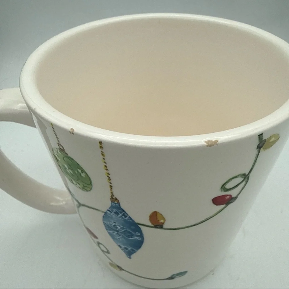 Pier 1 Ironstone Theodore Christmas Grumpy Cat 20oz coffee Mug Chipped